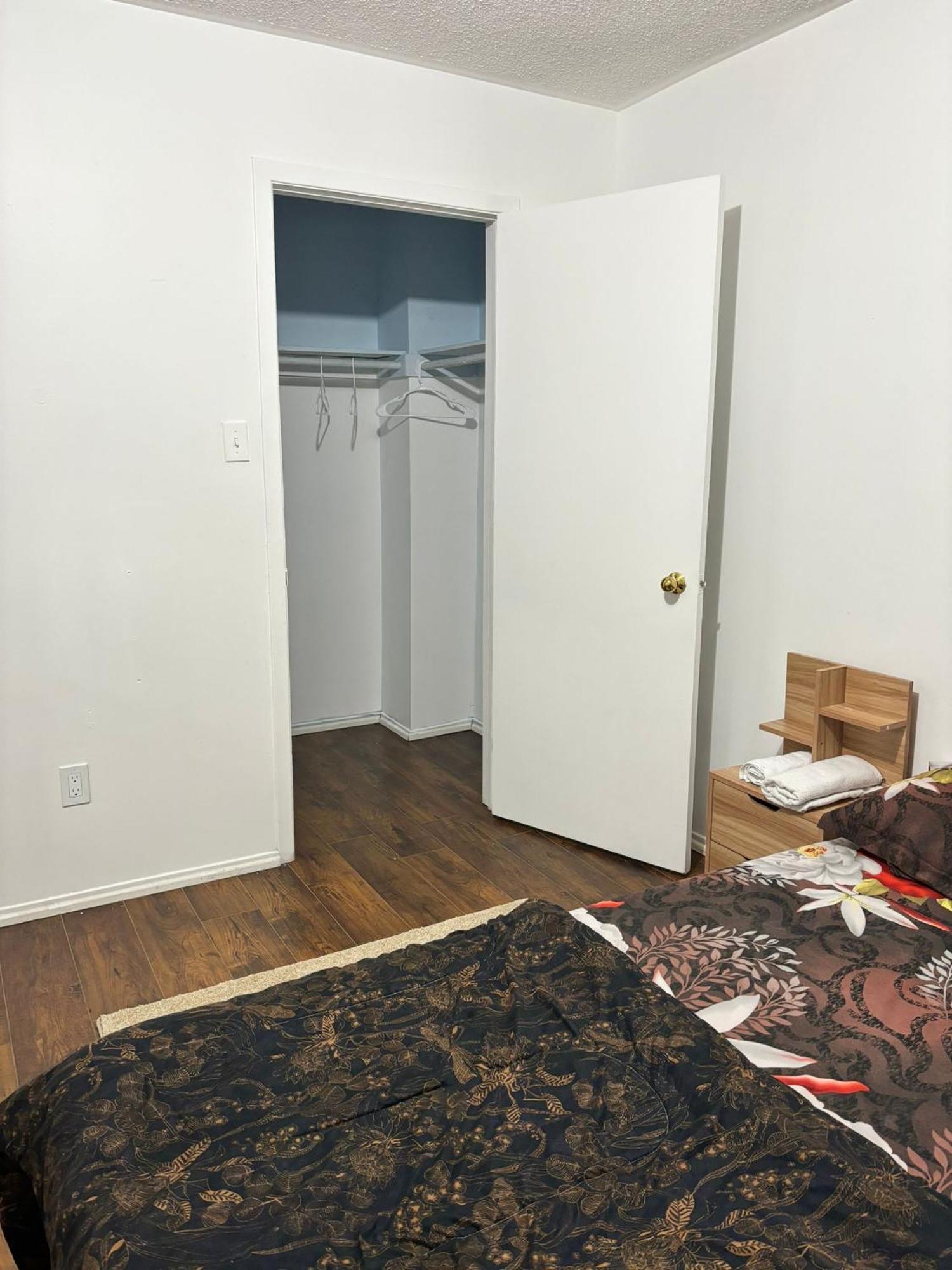 Queen Bedroom Near Sheridan College Brampton Buitenkant foto